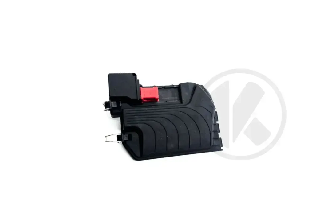 a2465400182   fuse cover